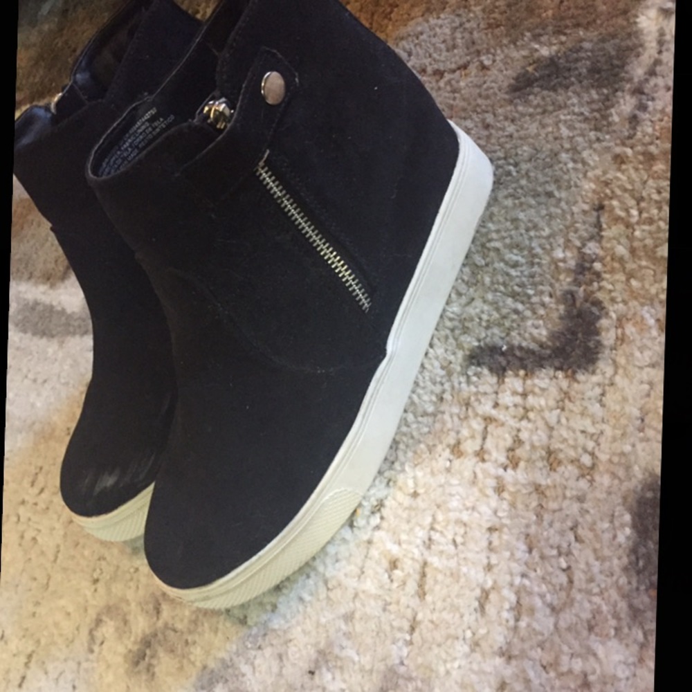 Women’s size 9 hidden wedge shoes